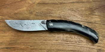 Curnicciolu, lame Damas 280 couches, corne de bélier